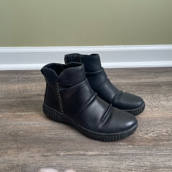 Clarks Caroline Rae Ankle Boots Booties - Picture 1 of 4